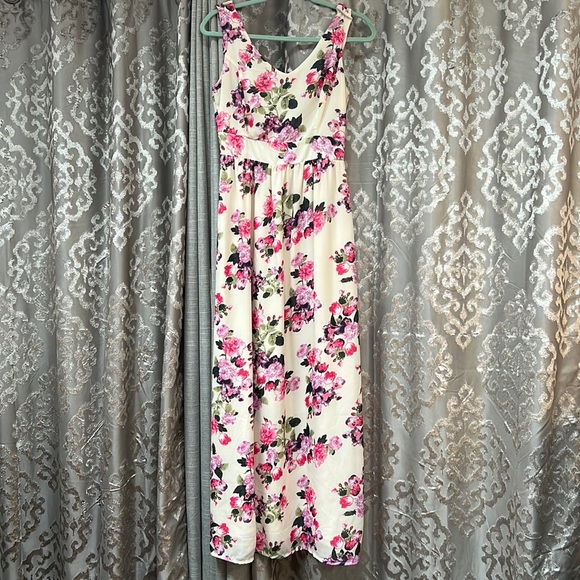 Forever 21 Dresses & Skirts - Forever 21 Floral Sleeveless Chiffon Maxi Dress